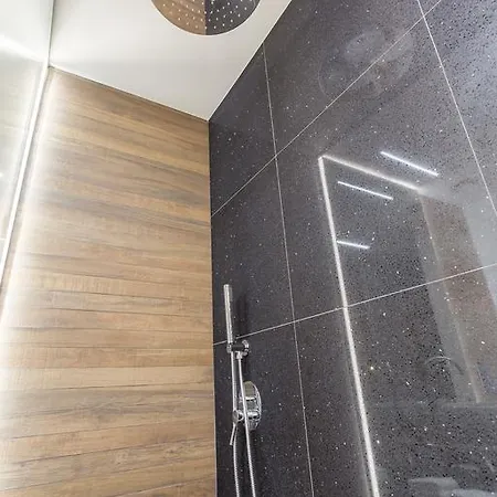 ★ Vernescu ★ Ace Location. Luxury Building Apartment